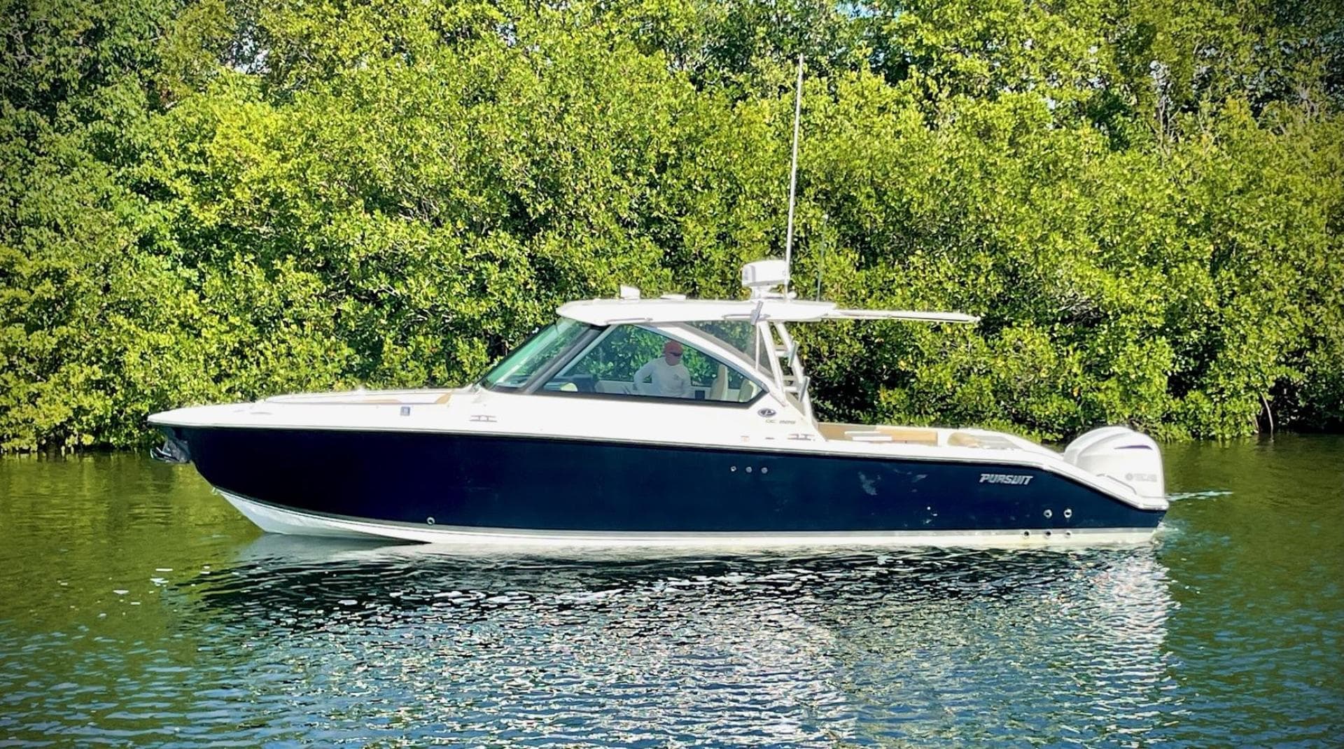 2018 Pursuit 325 DC — photo 1