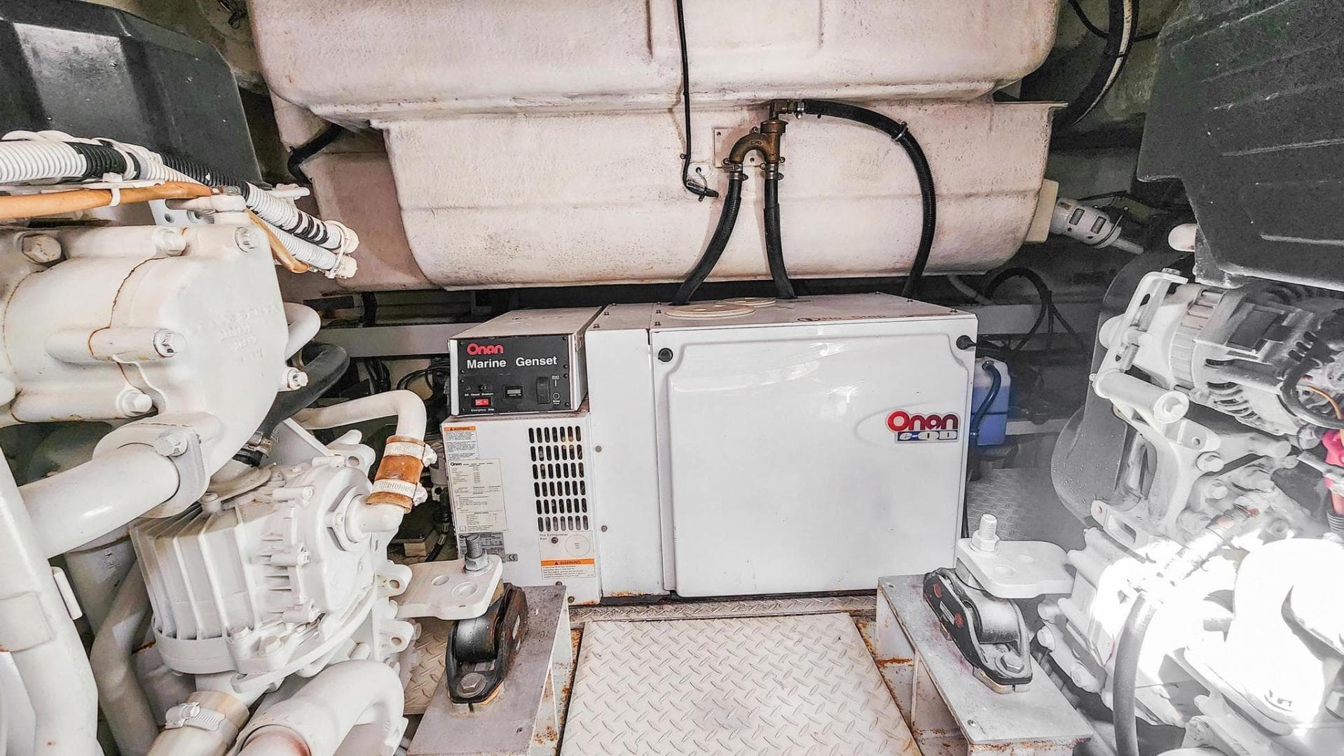 2007 Cruisers 520 Express — photo 39