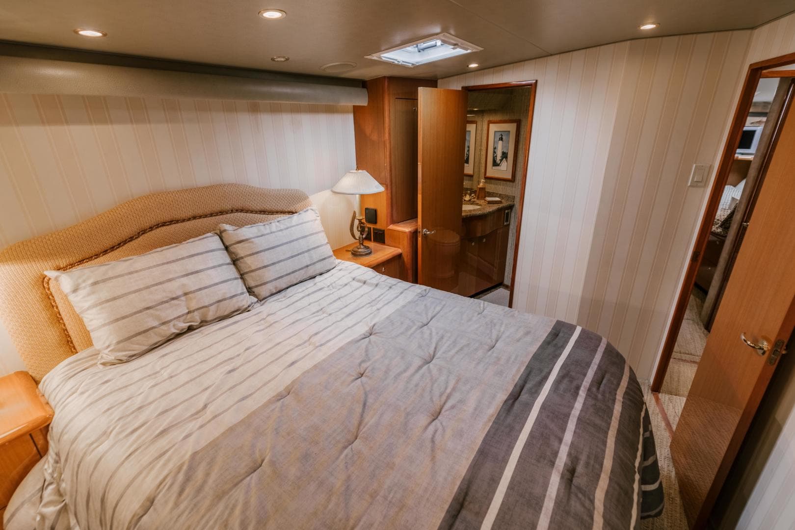 2003 Viking 56 Convertible — photo 33