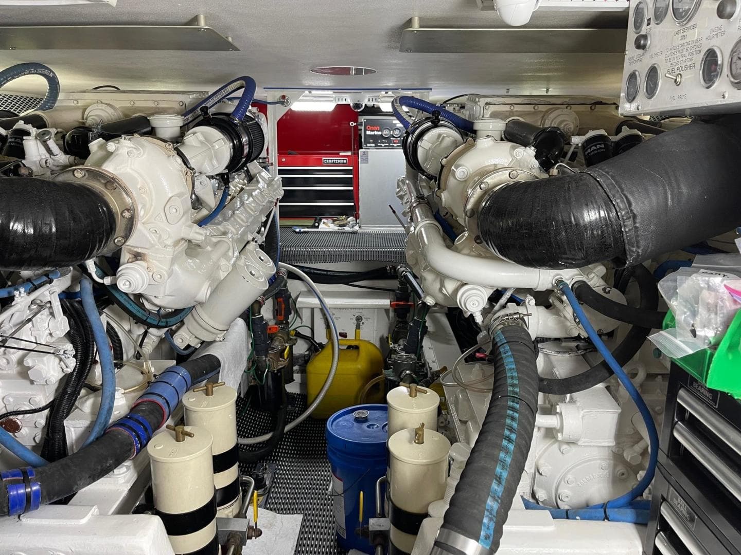 1998 Viking 54 Sport Yacht — photo 21