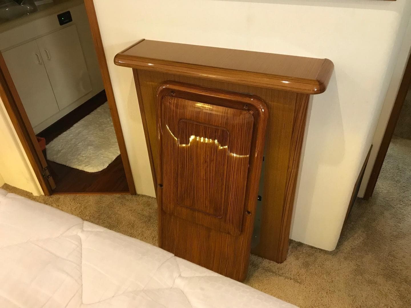 1998 Viking 54 Sport Yacht — photo 19