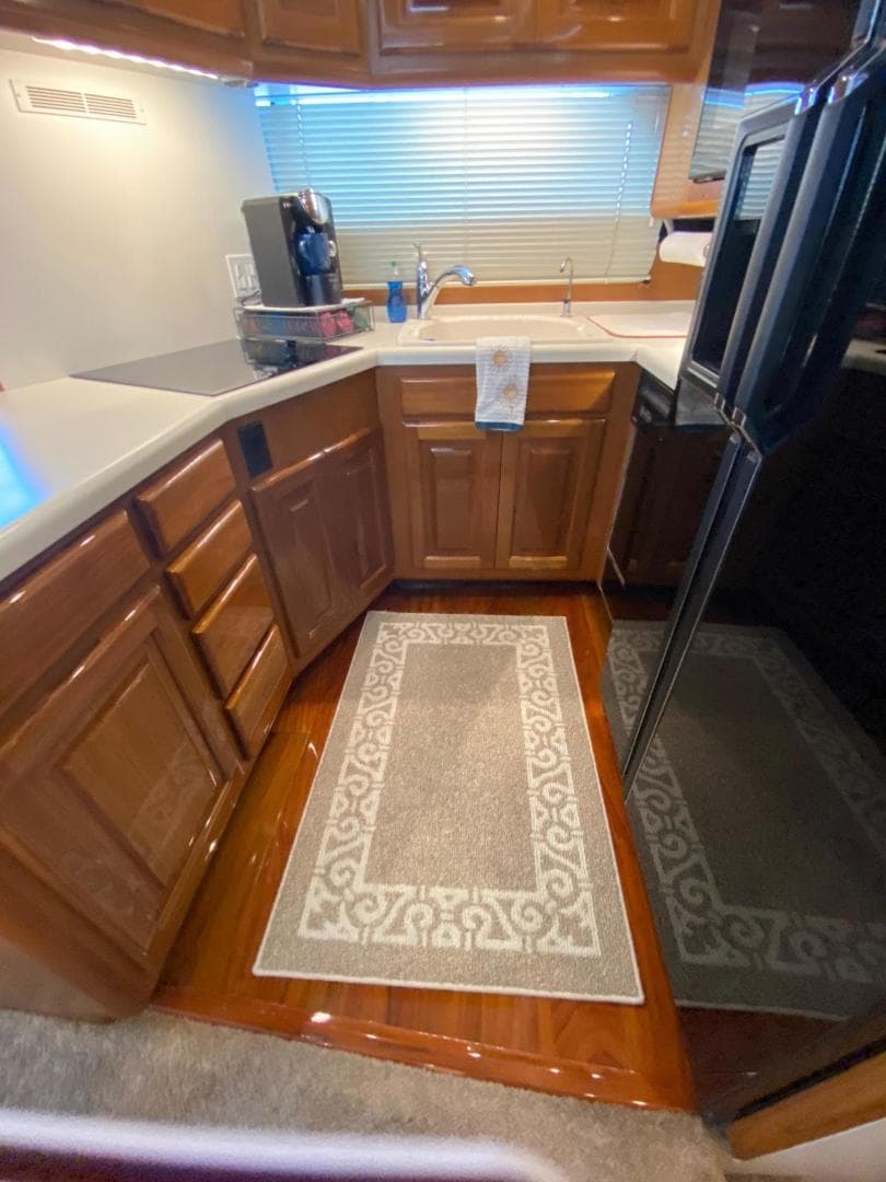 1998 Viking 54 Sport Yacht — photo 11