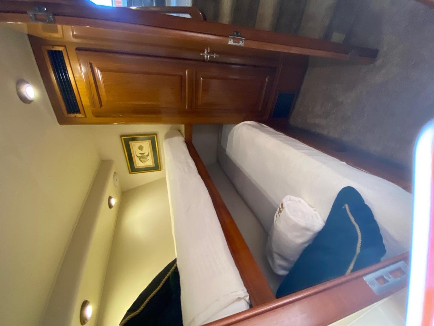 1998 Viking 54 Sport Yacht — photo 14