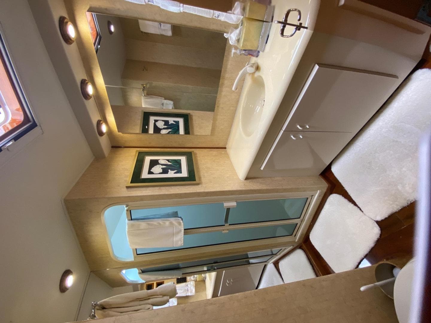 1998 Viking 54 Sport Yacht — photo 16