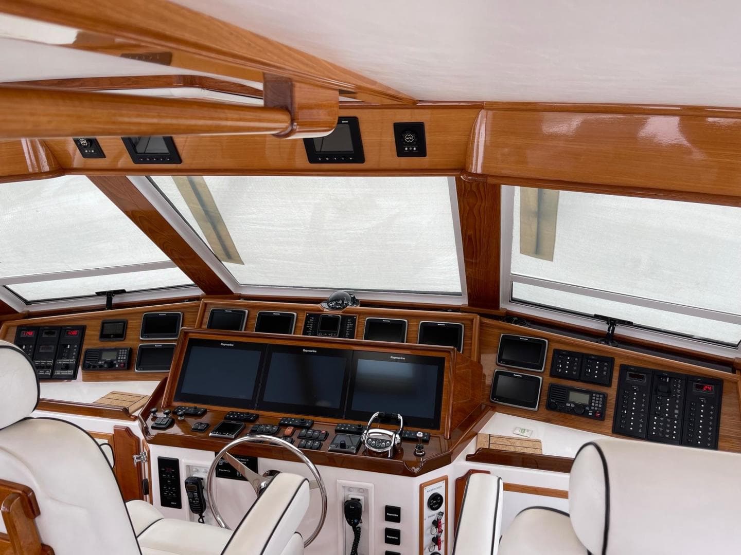 1998 Viking 54 Sport Yacht — photo 7
