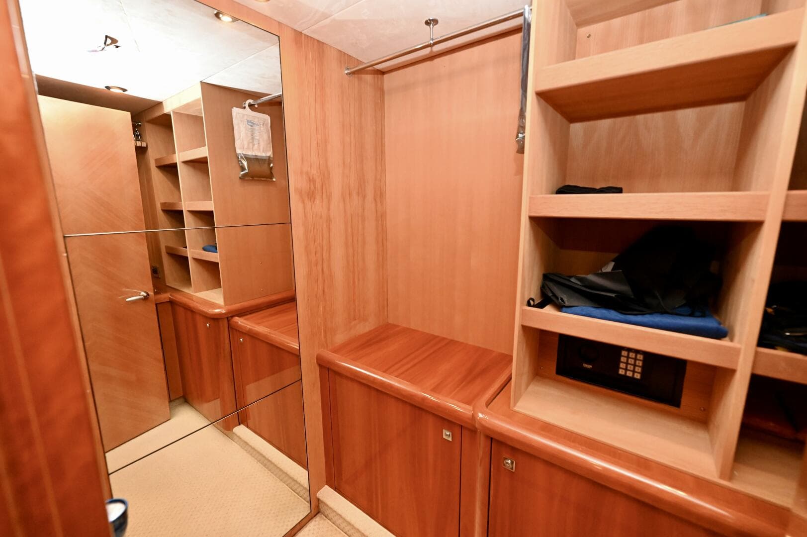 2005 Sunseeker Yacht — photo 47