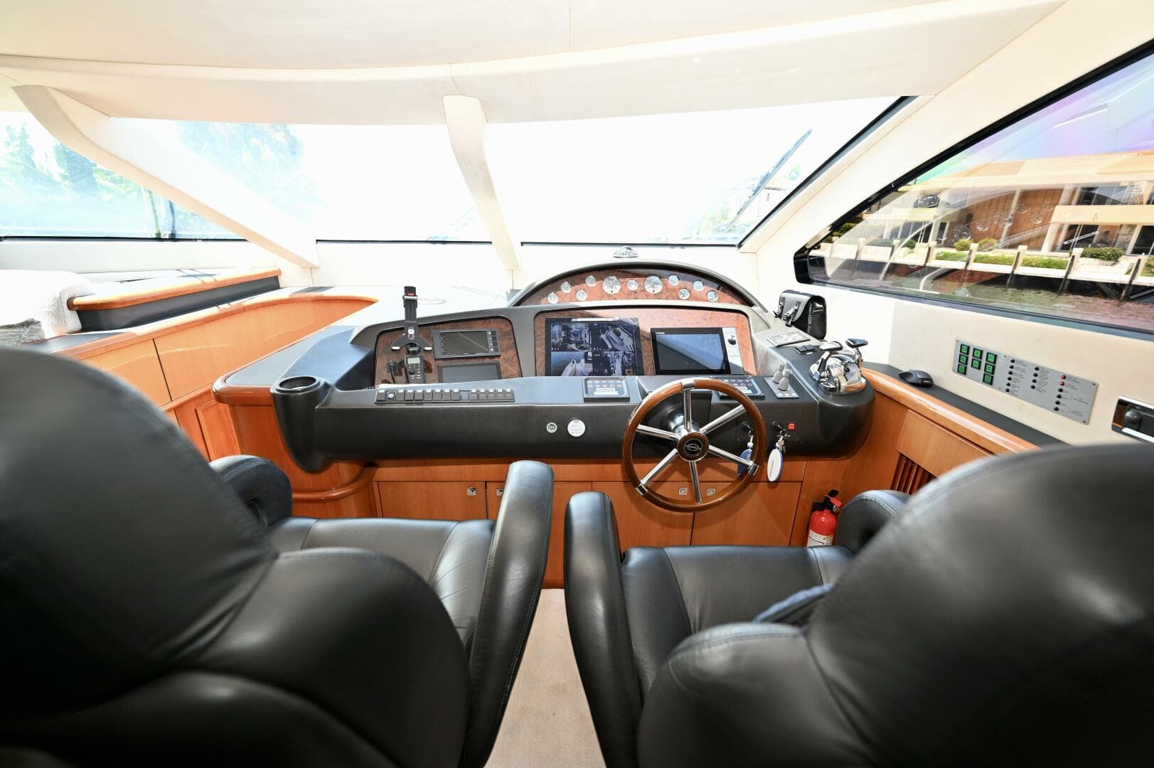 2005 Sunseeker Yacht — photo 19
