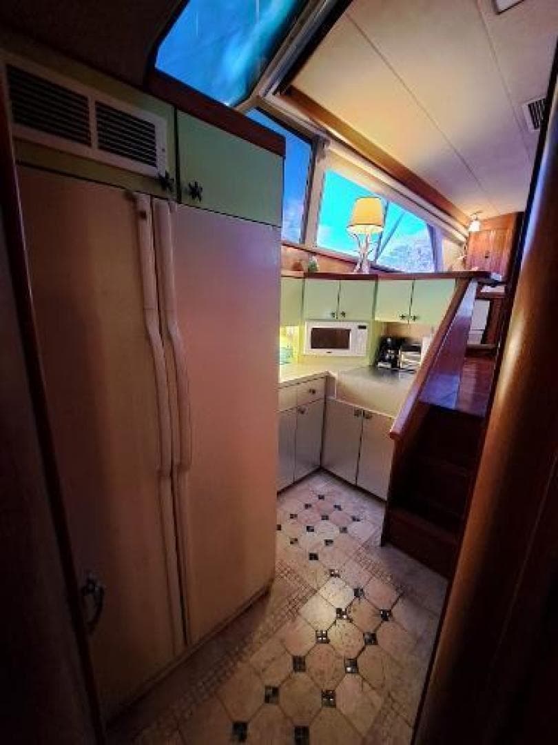 1986 Bertram 46 III Convertible — photo 16