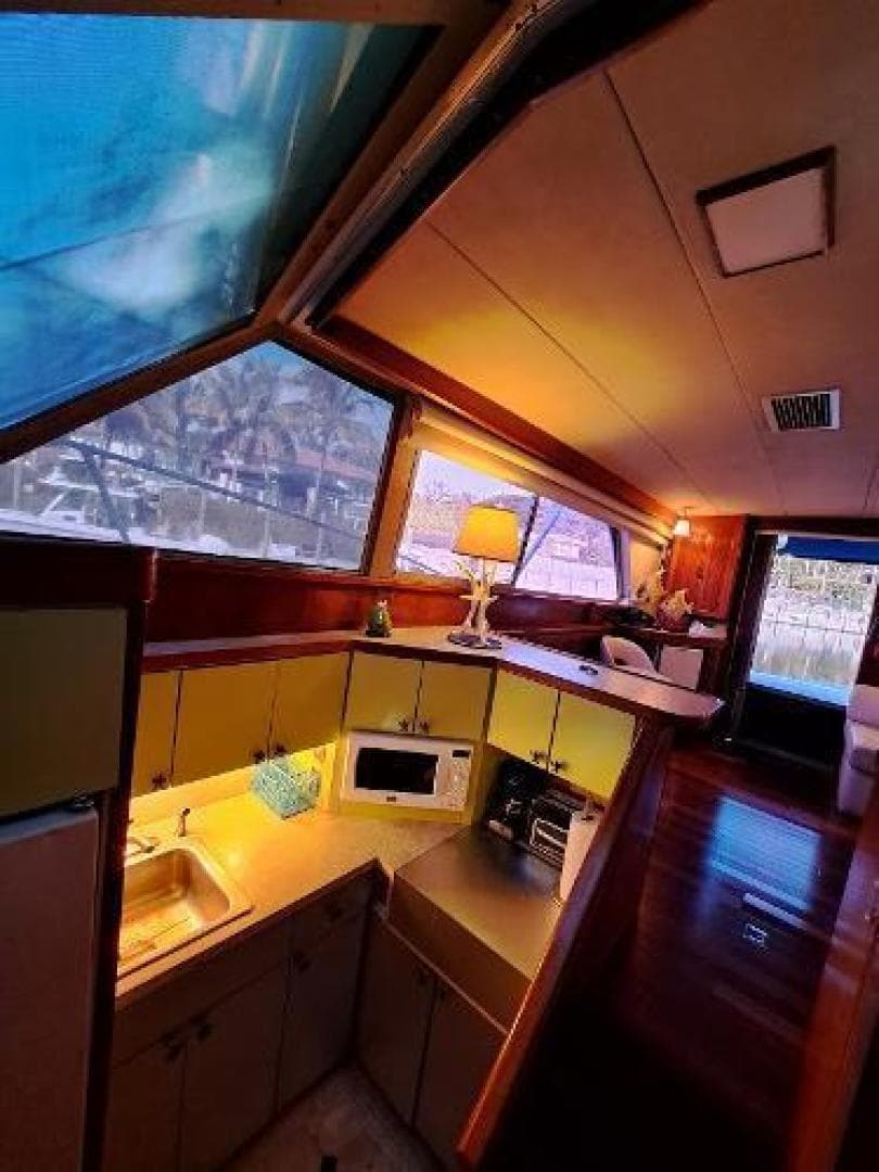 1986 Bertram 46 III Convertible — photo 17