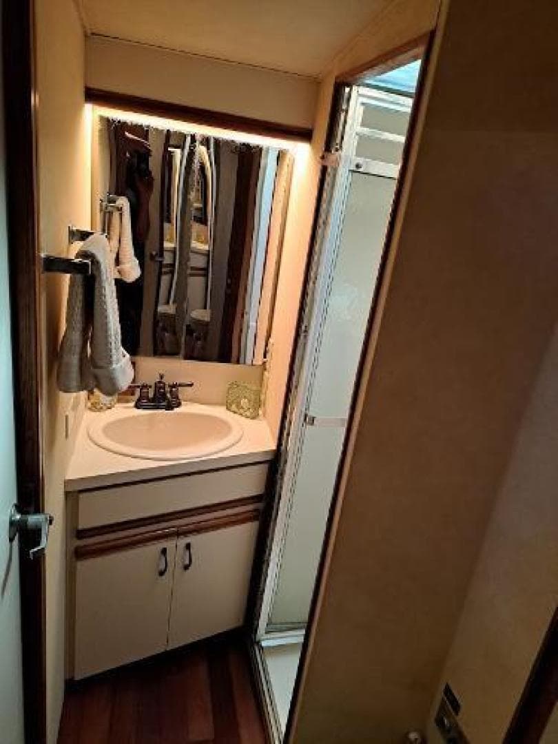 1986 Bertram 46 III Convertible — photo 19