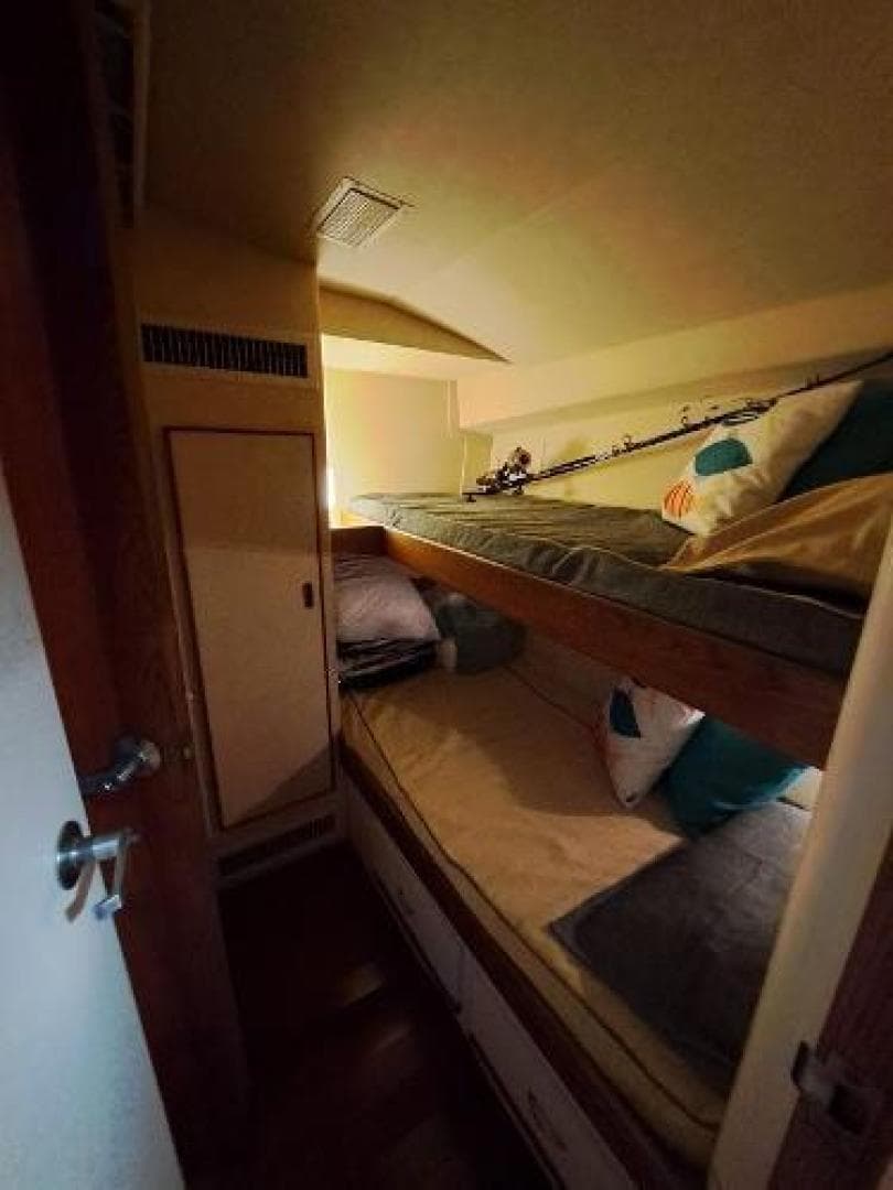 1986 Bertram 46 III Convertible — photo 21