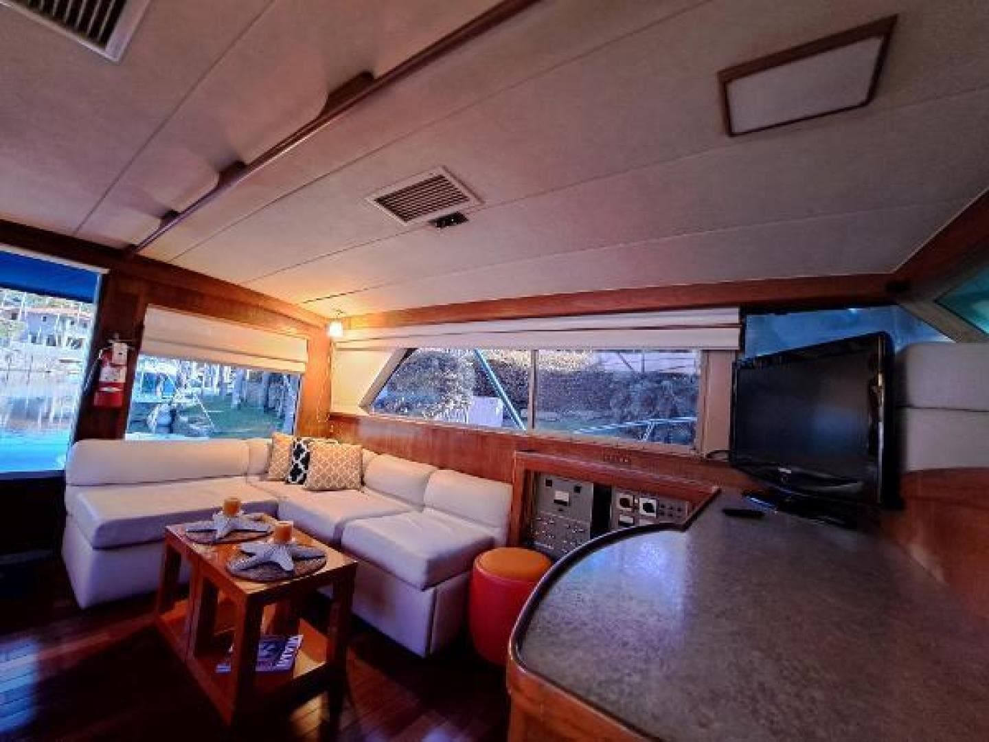 1986 Bertram 46 III Convertible — photo 13