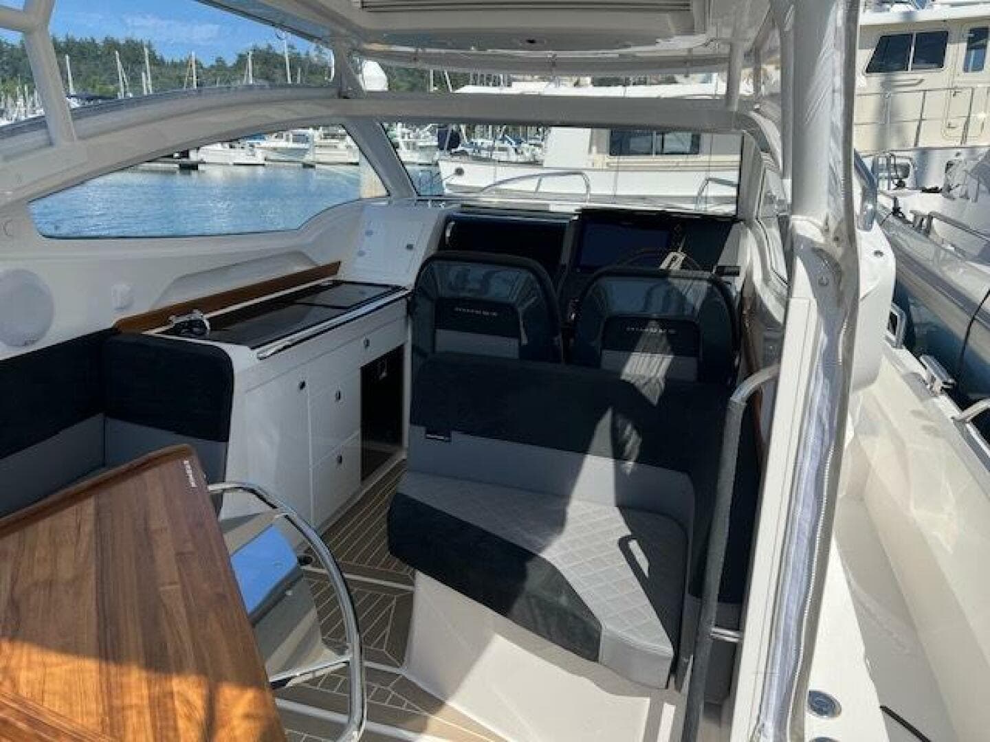 2023 Nimbus W9 — photo 24