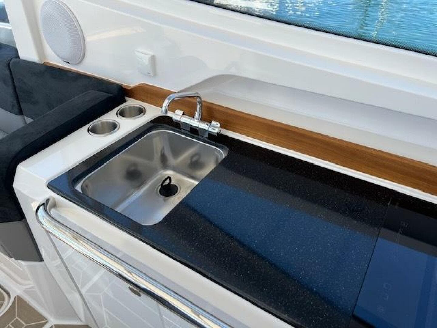 2023 Nimbus W9 — photo 18