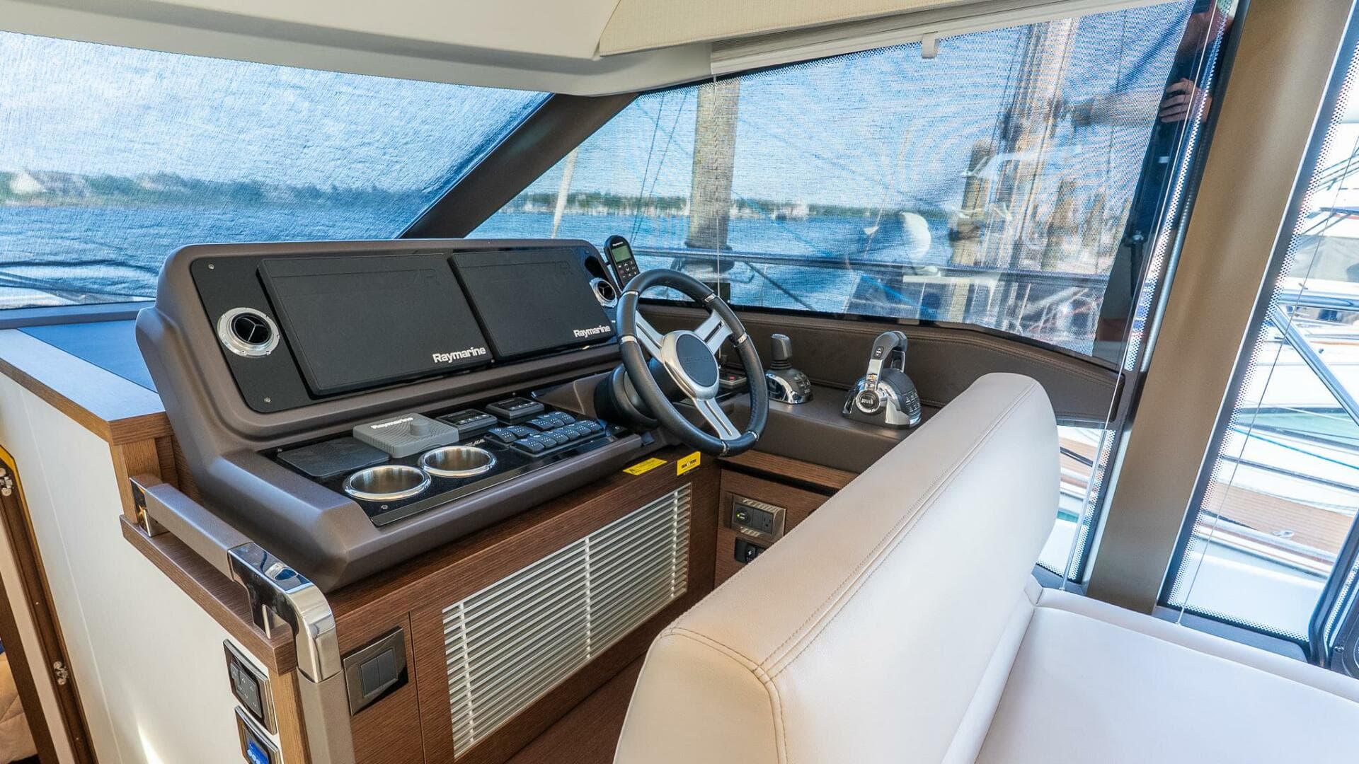 2019 Prestige 520 Flybridge — photo 16