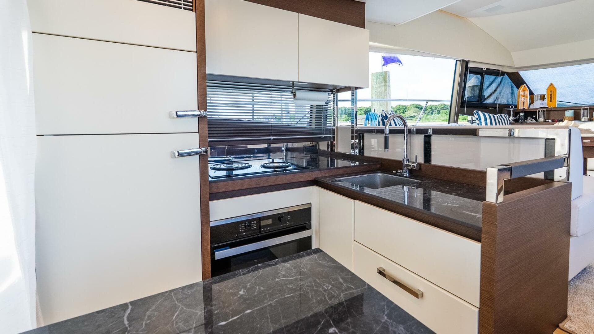 2019 Prestige 520 Flybridge — photo 9