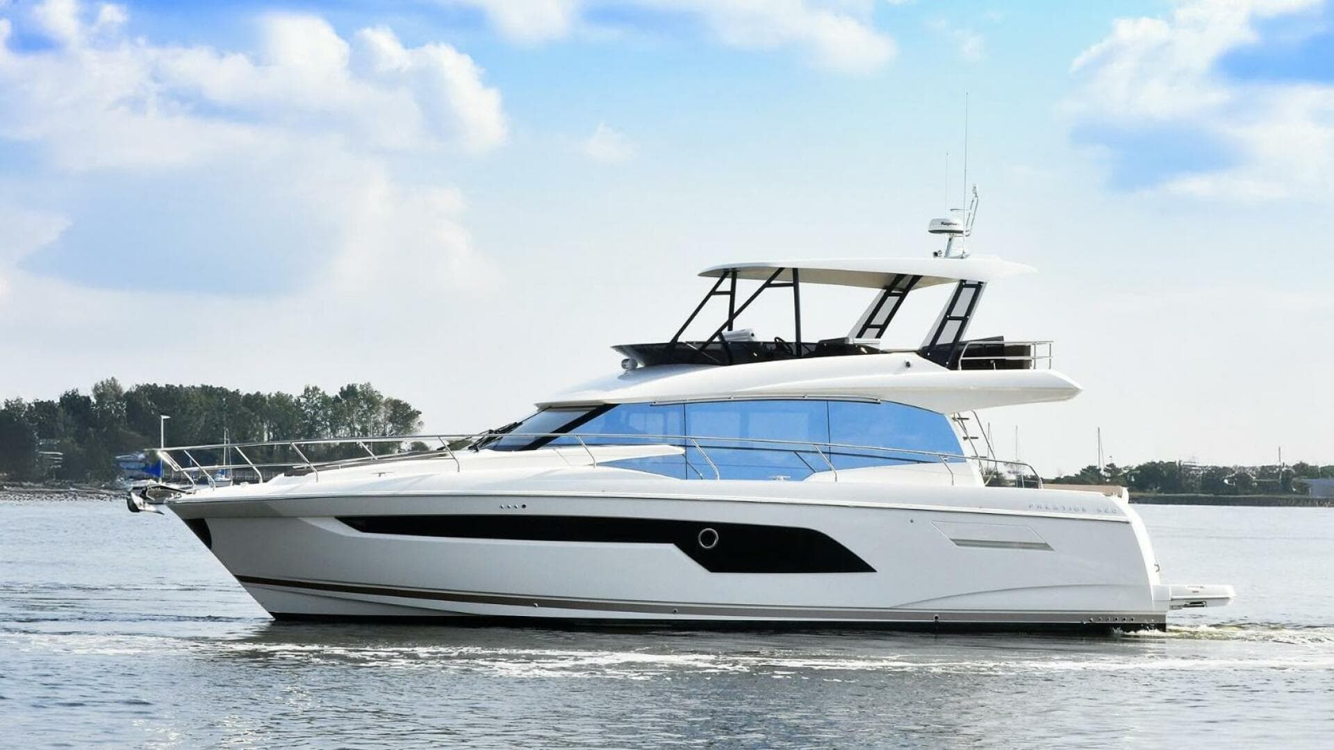 2019 Prestige 520 Flybridge — photo 1