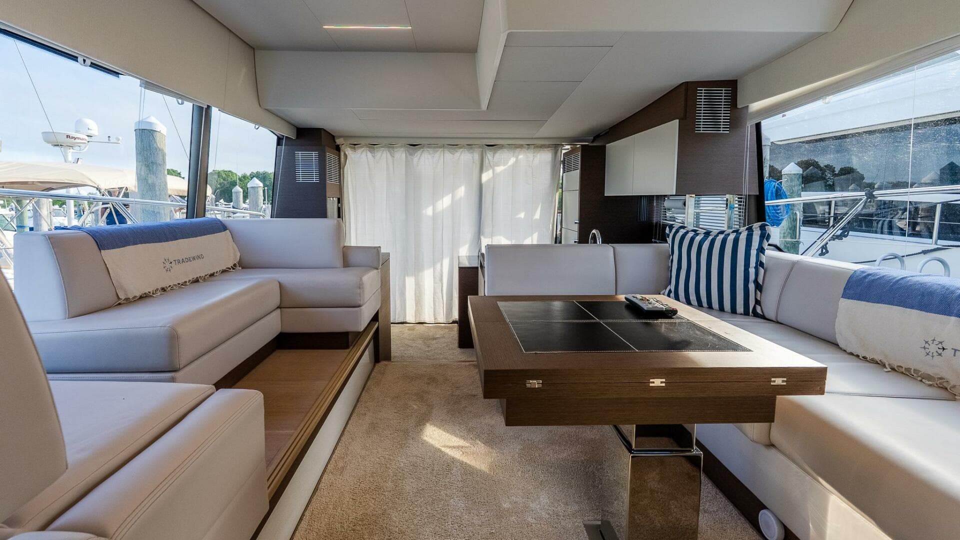 2019 Prestige 520 Flybridge — photo 11