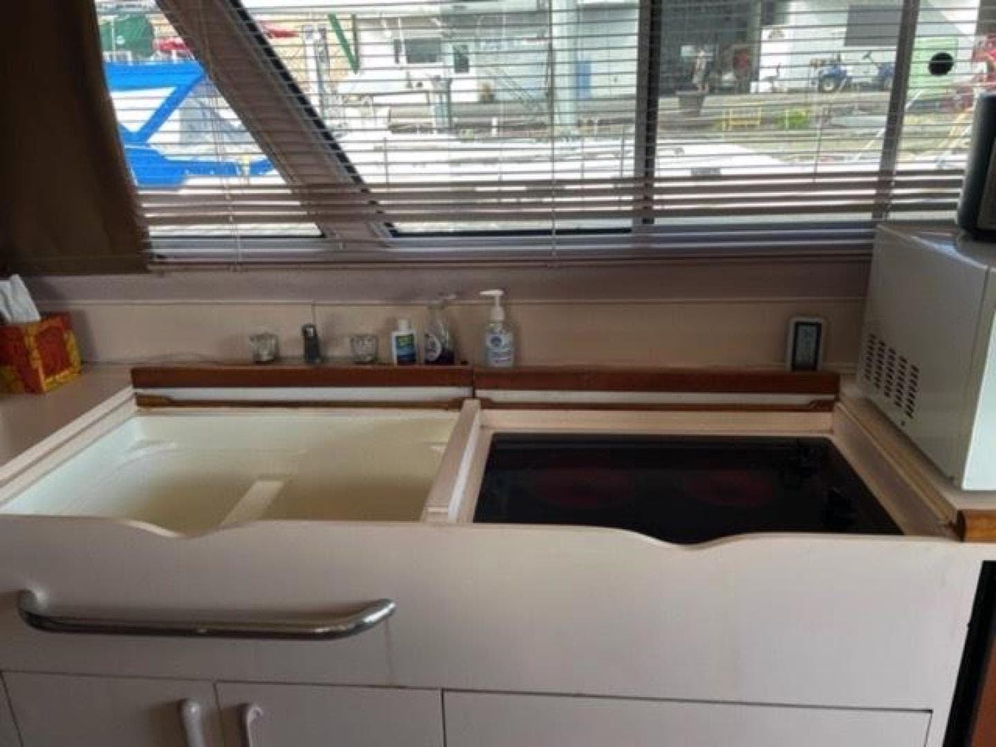 1989 Sea Ray 300 Sedan Bridge — photo 20