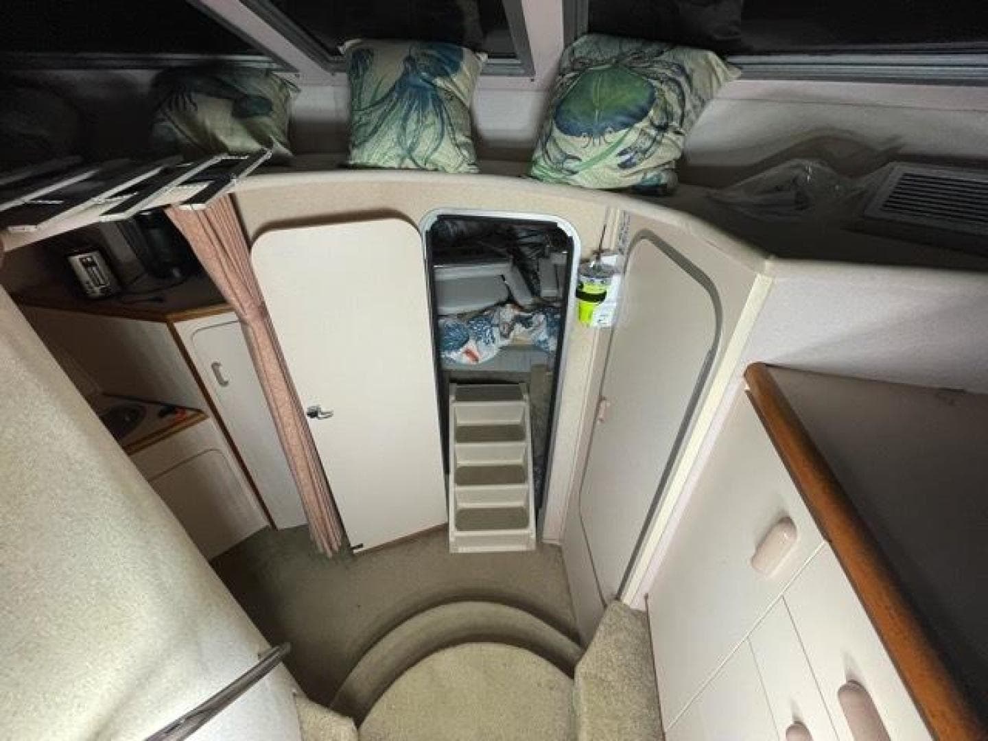 1989 Sea Ray 300 Sedan Bridge — photo 24