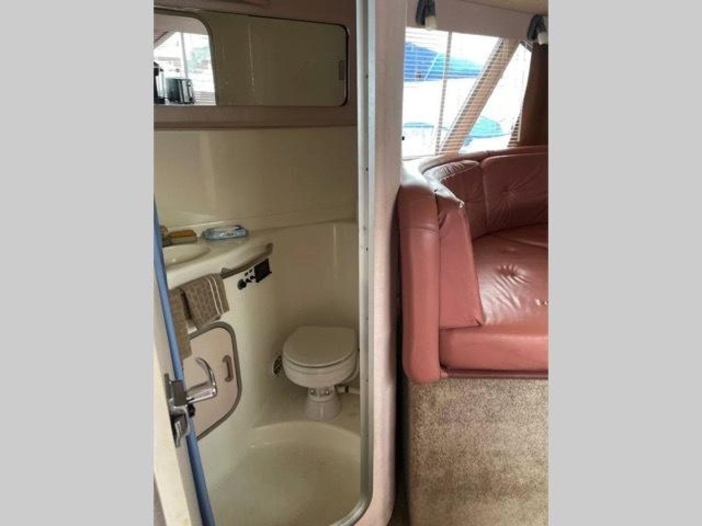 1989 Sea Ray 300 Sedan Bridge — photo 18