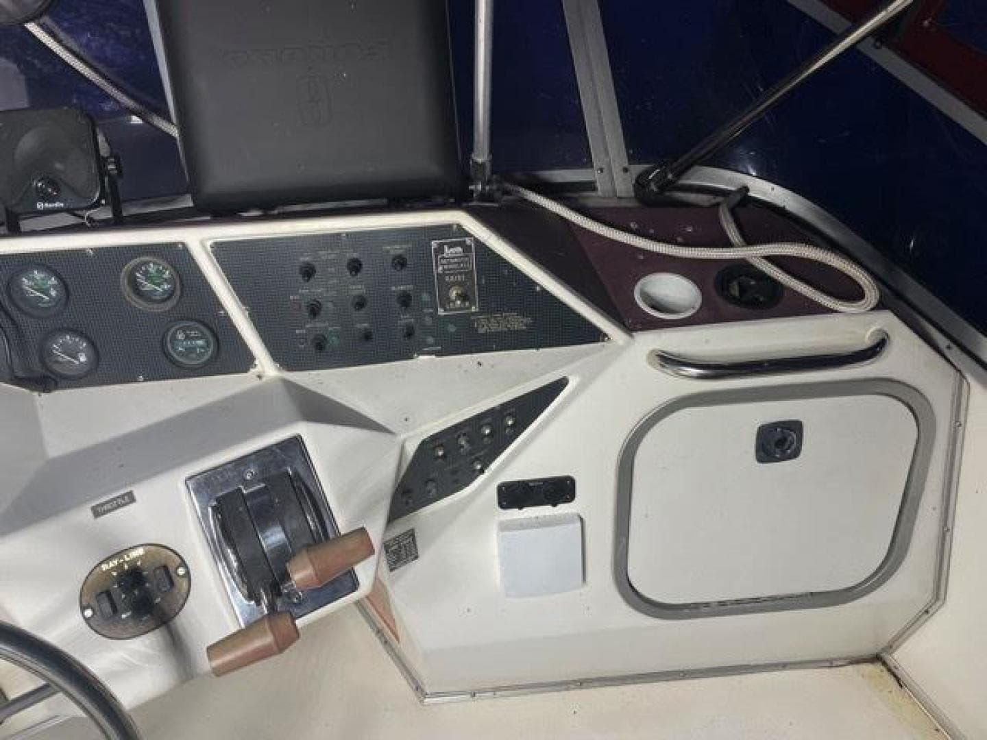 1989 Sea Ray 300 Sedan Bridge — photo 12