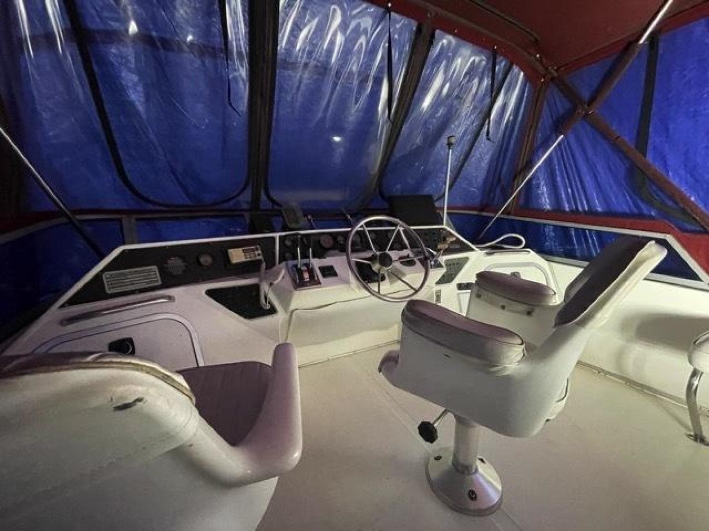 1989 Sea Ray 300 Sedan Bridge — photo 17