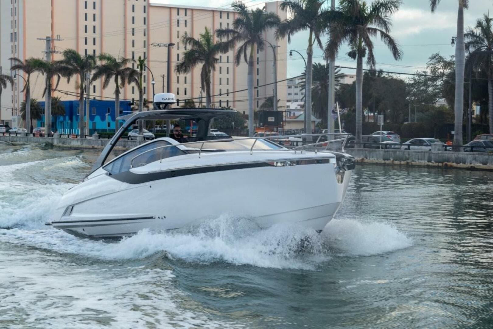 2023 Fairline F//line 33 Outboard — photo 8