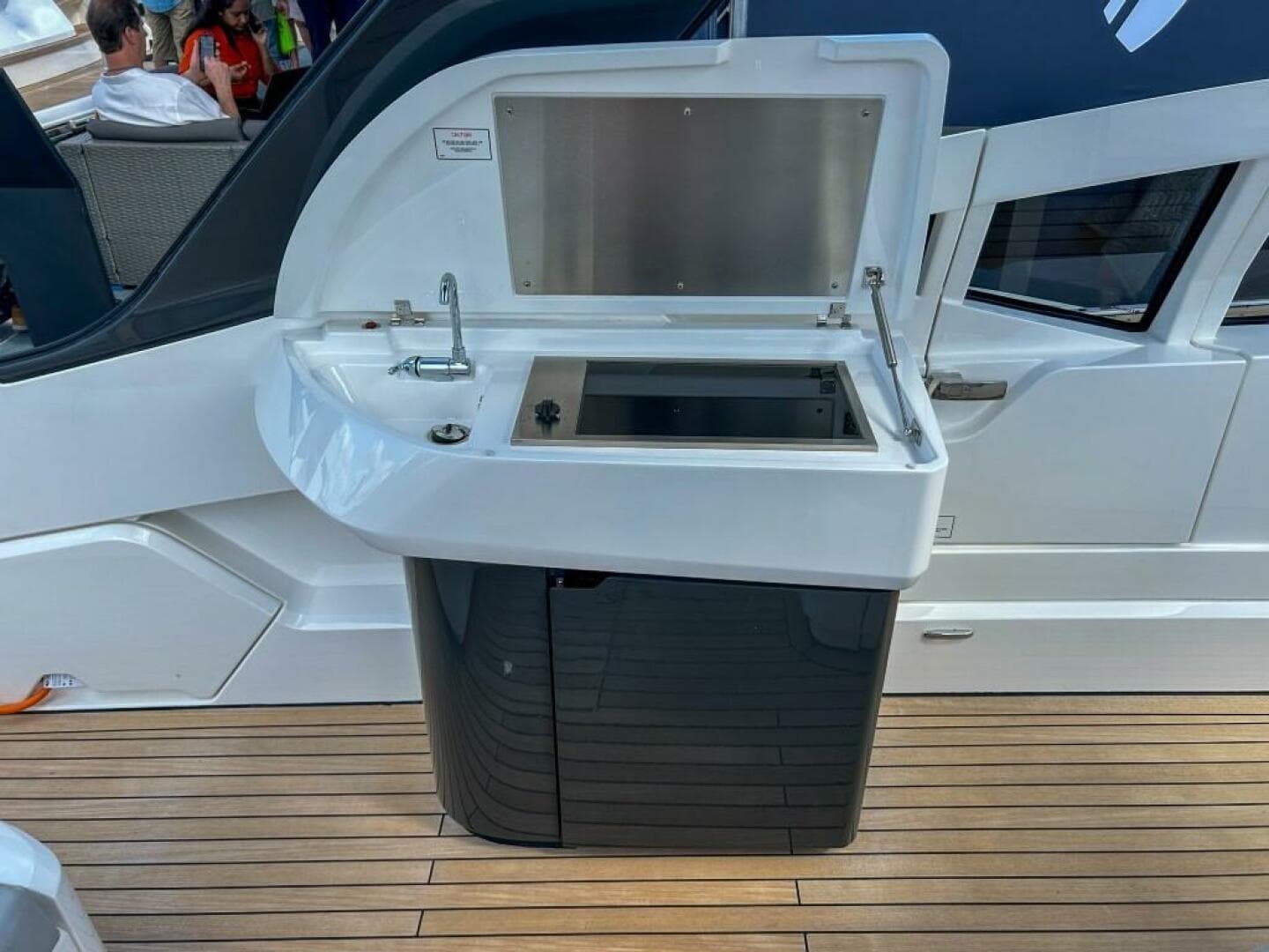 2023 Fairline F//line 33 Outboard — photo 19