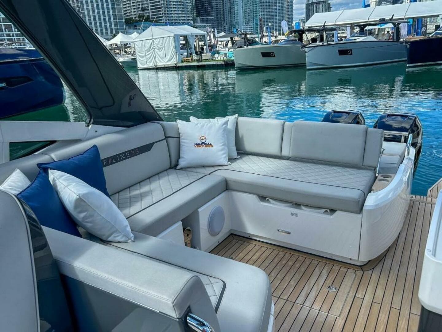 2023 Fairline F//line 33 Outboard — photo 17