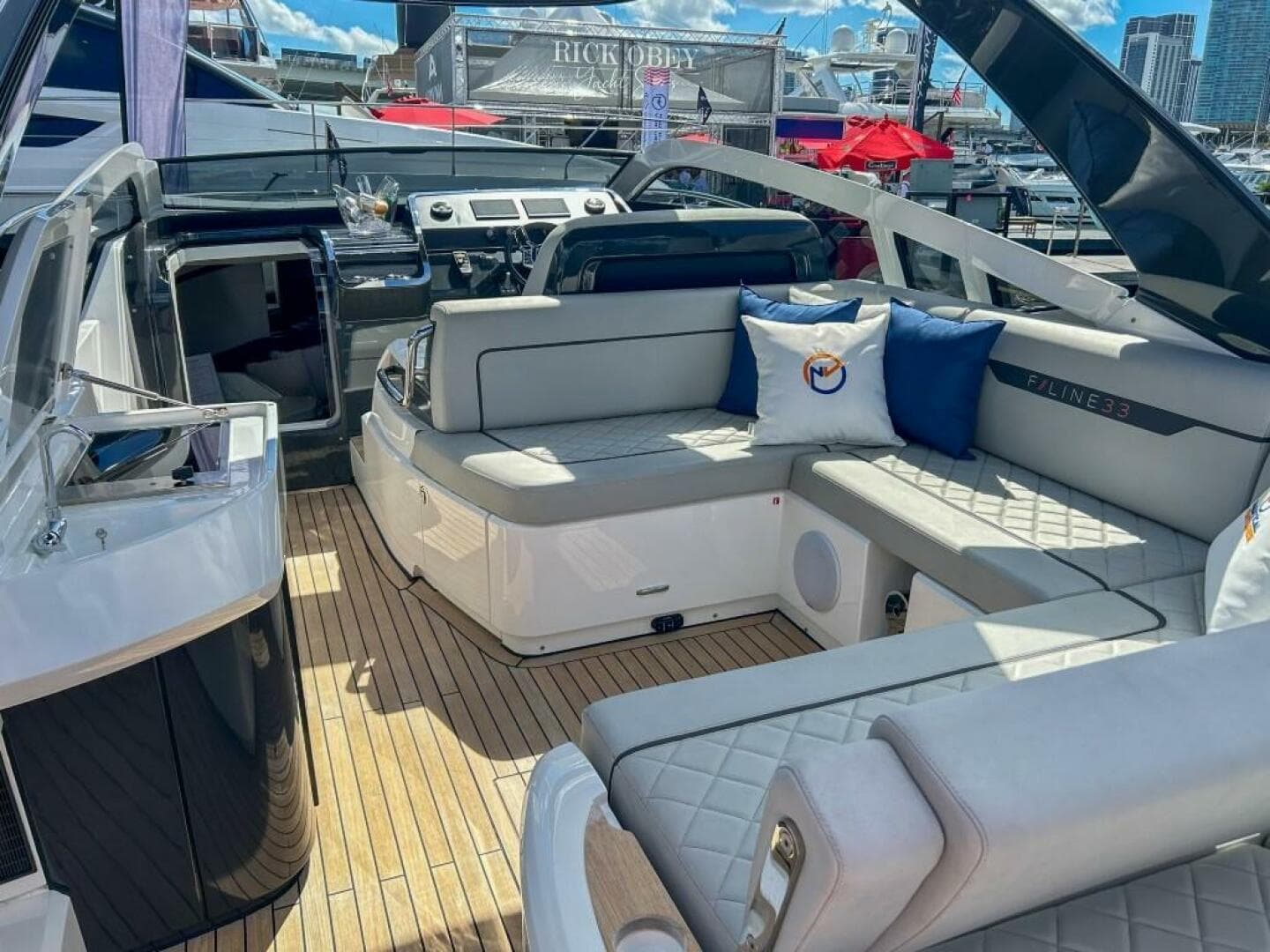 2023 Fairline F//line 33 Outboard — photo 20