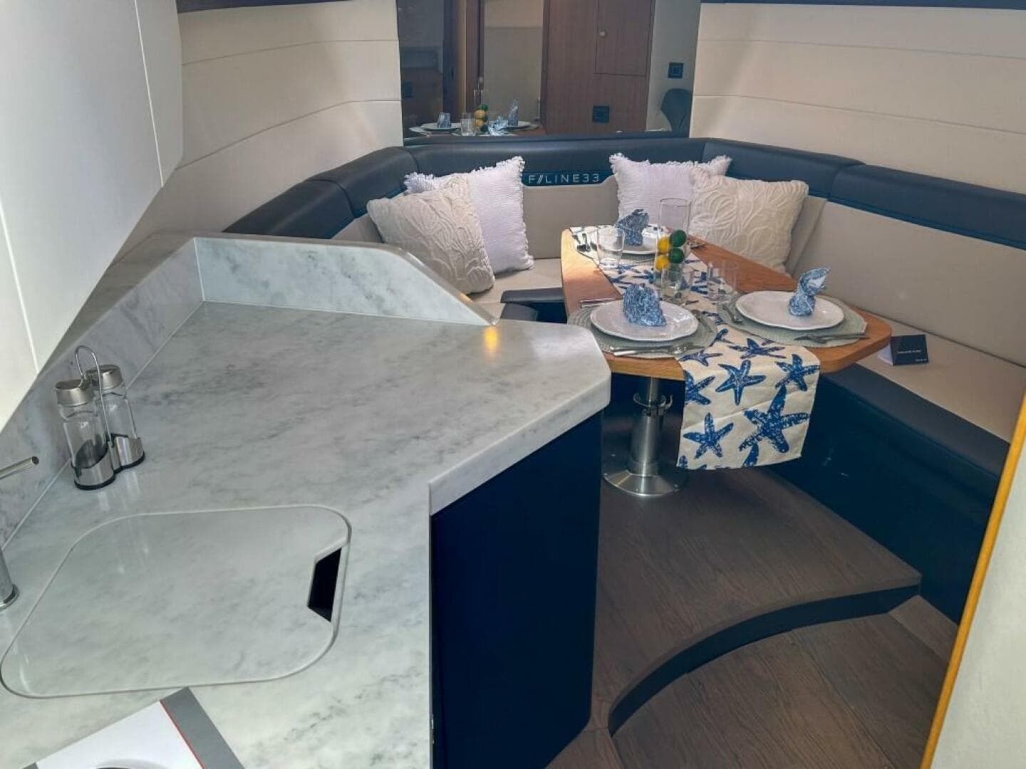 2023 Fairline F//line 33 Outboard — photo 12