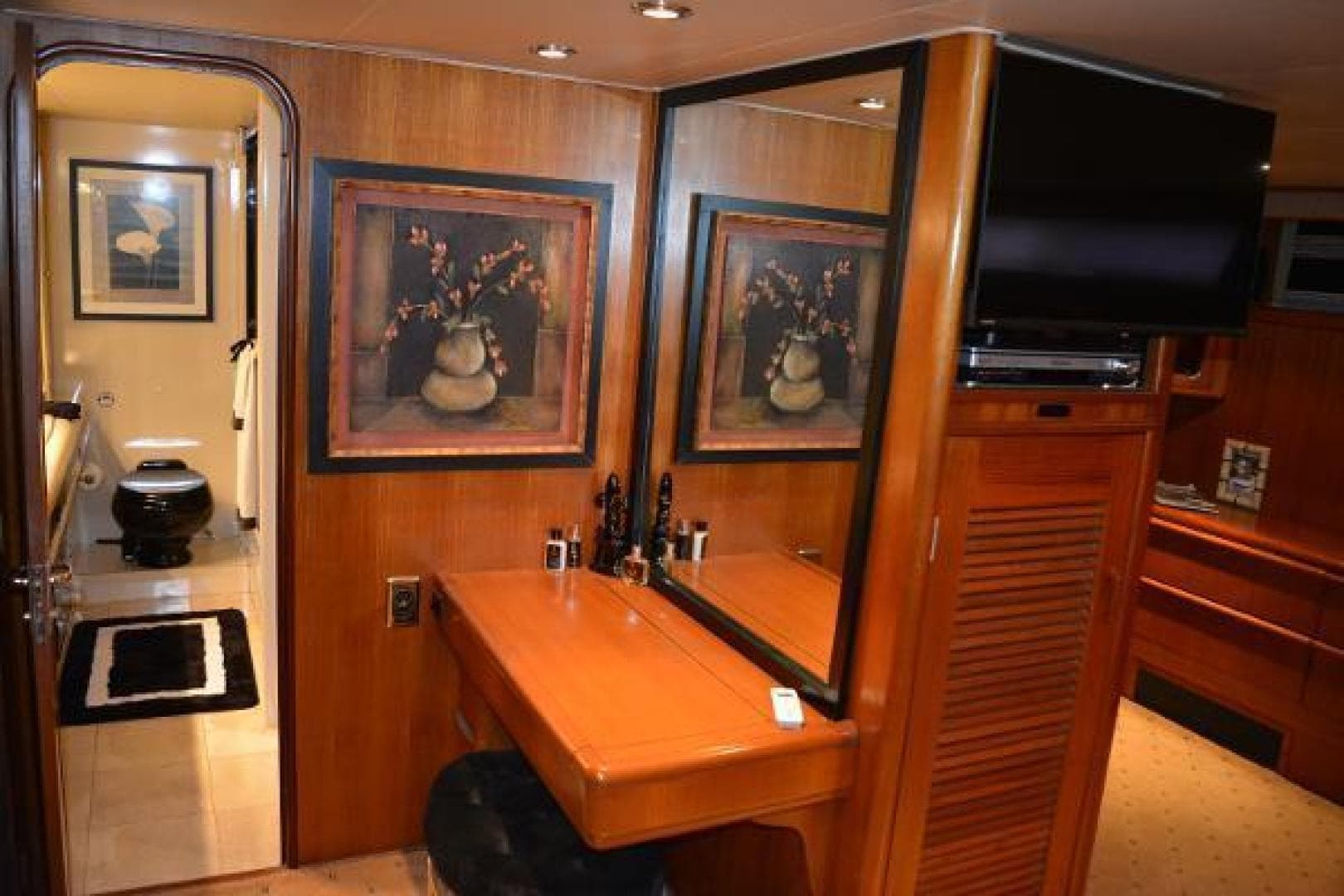 1989 Viking Motor Yacht — photo 82