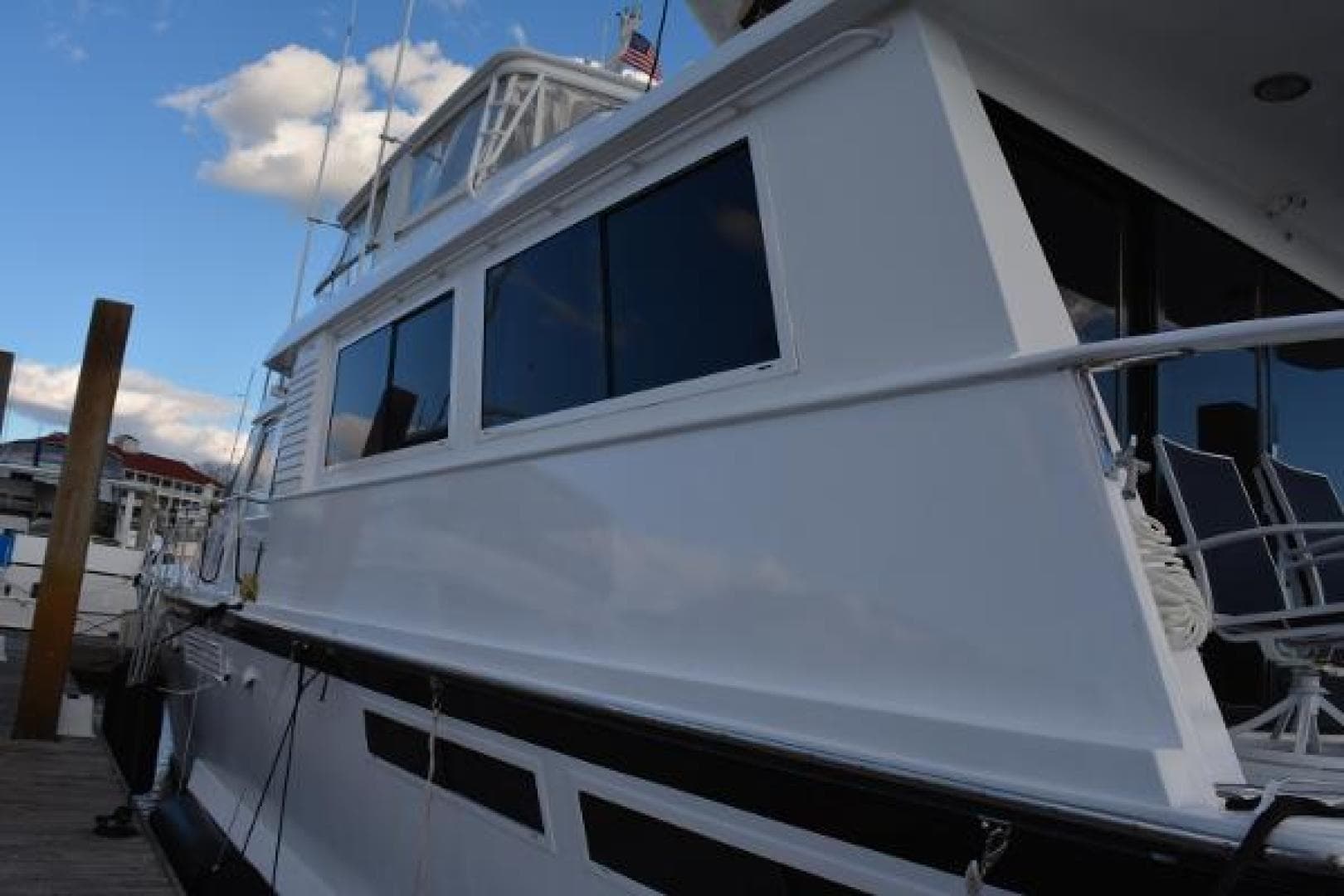 1989 Viking Motor Yacht — photo 11