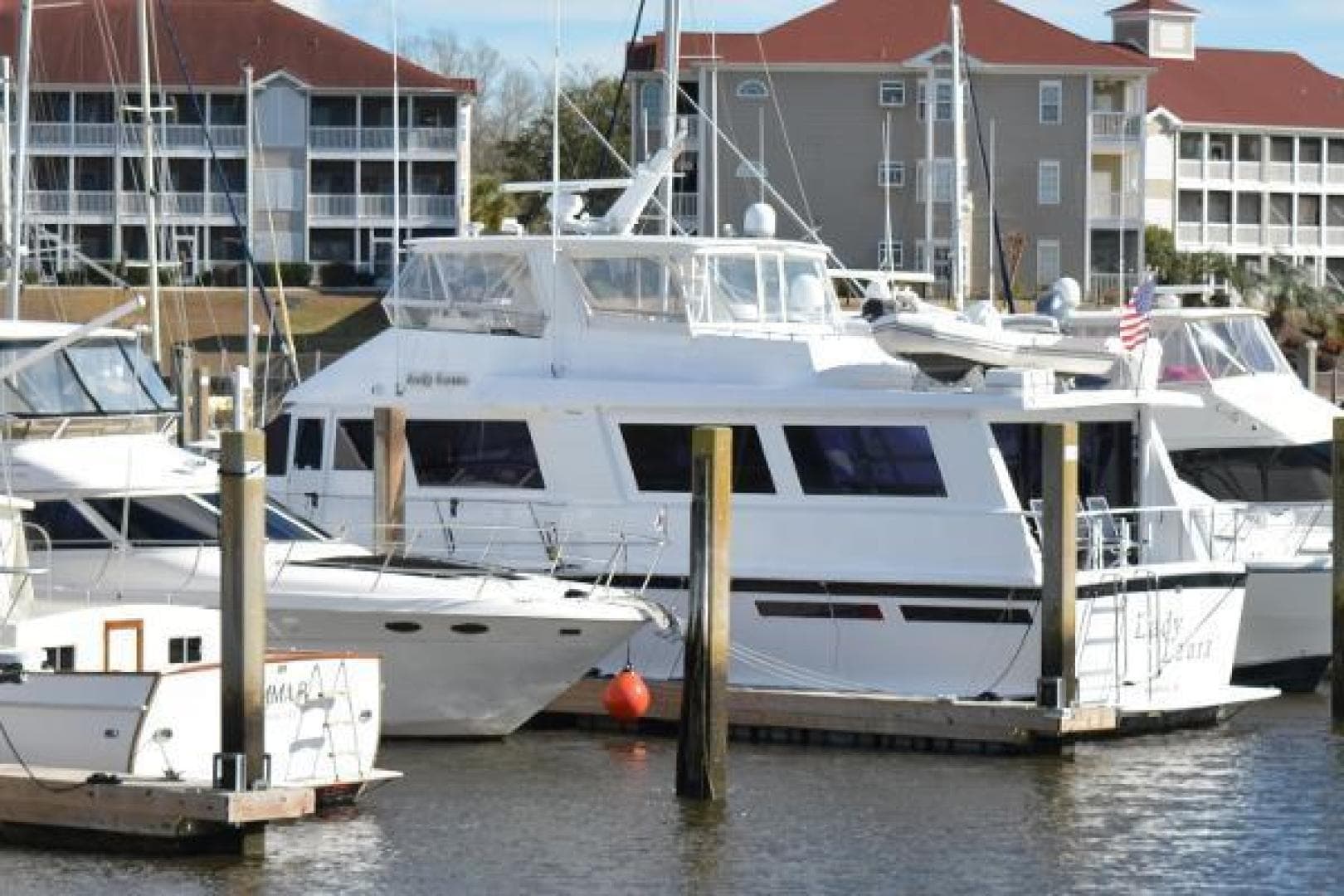 1989 Viking Motor Yacht — photo 5