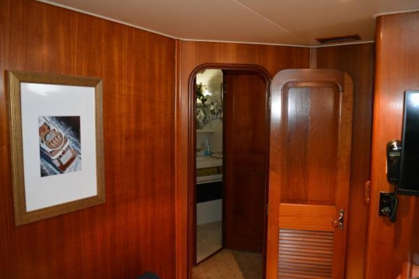 1989 Viking Motor Yacht — photo 60