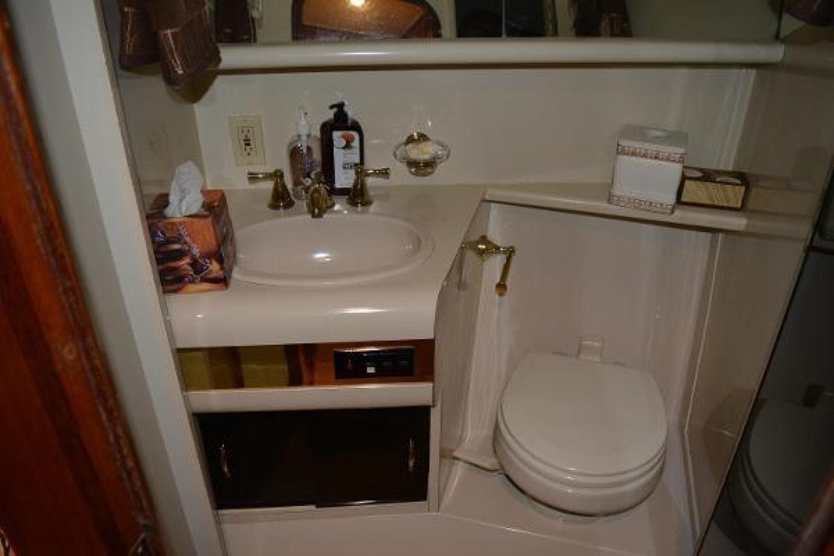 1989 Viking Motor Yacht — photo 73