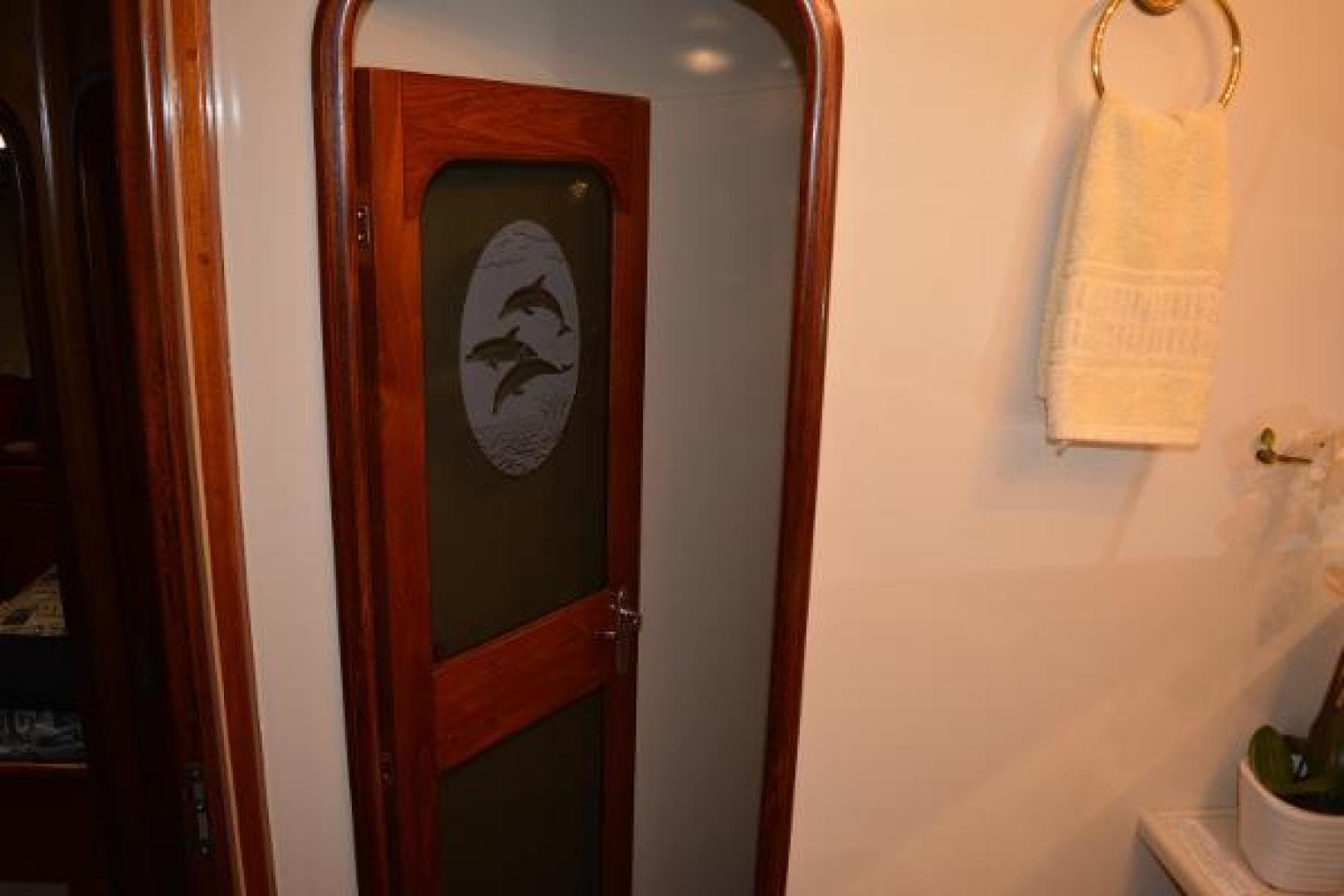 1989 Viking Motor Yacht — photo 68