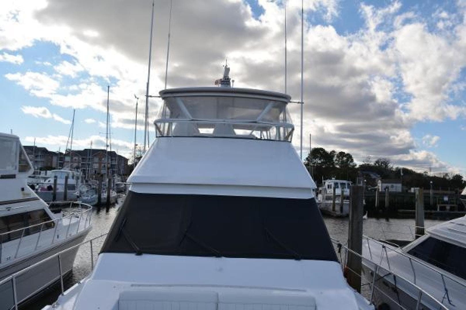 1989 Viking Motor Yacht — photo 17