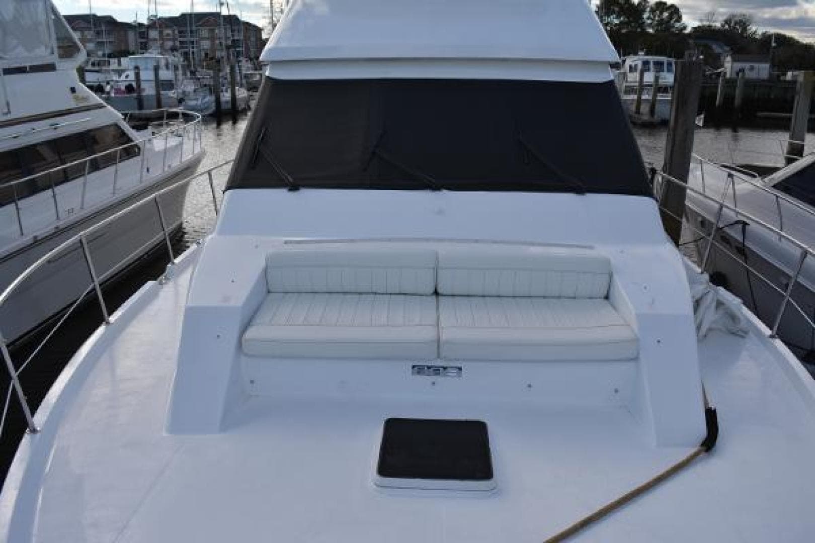 1989 Viking Motor Yacht — photo 16