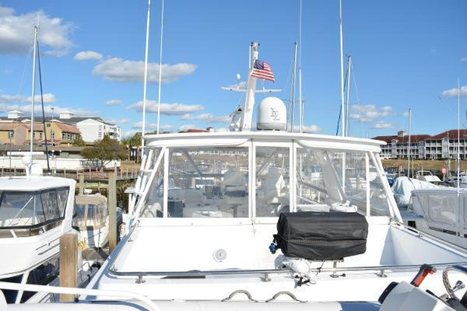 1989 Viking Motor Yacht — photo 31