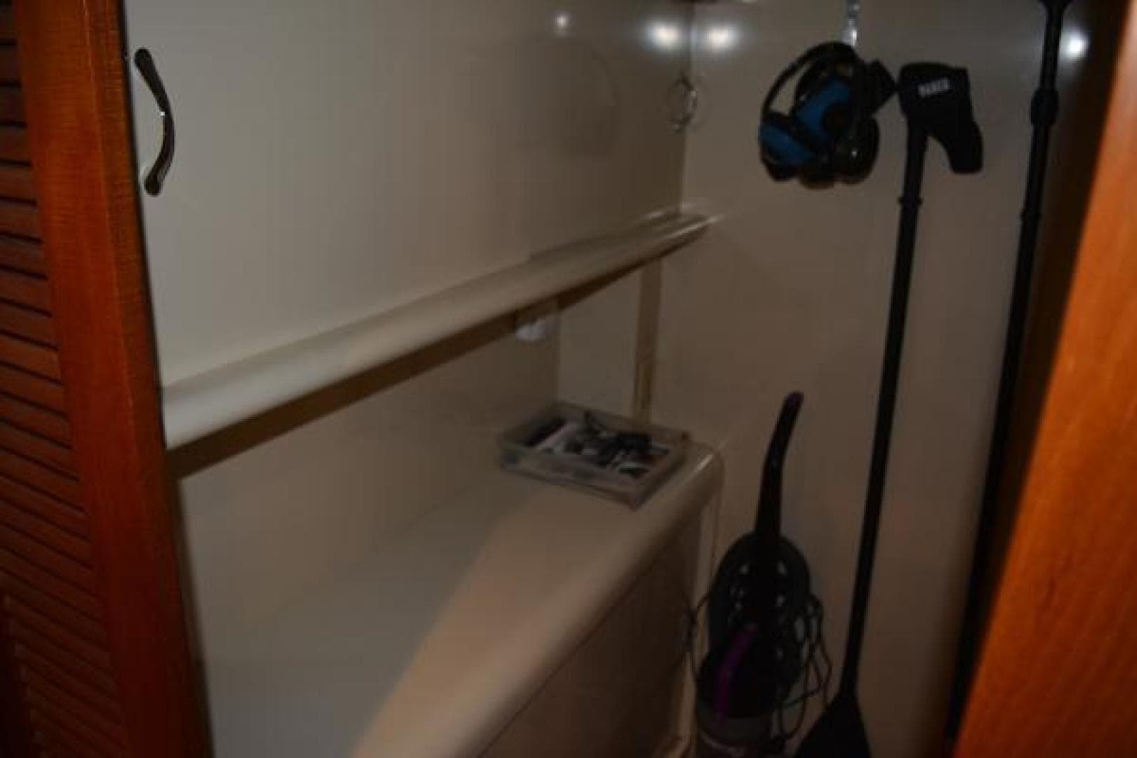 1989 Viking Motor Yacht — photo 91