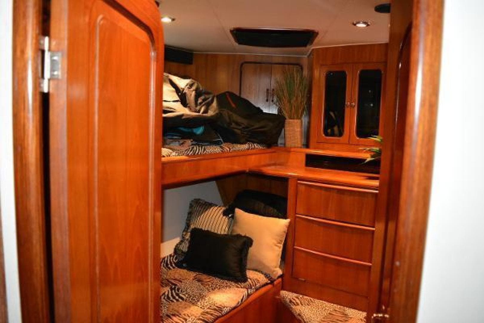 1989 Viking Motor Yacht — photo 69