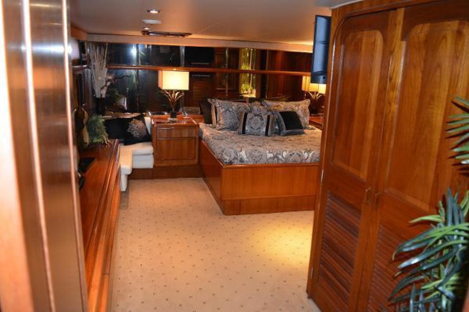 1989 Viking Motor Yacht — photo 75