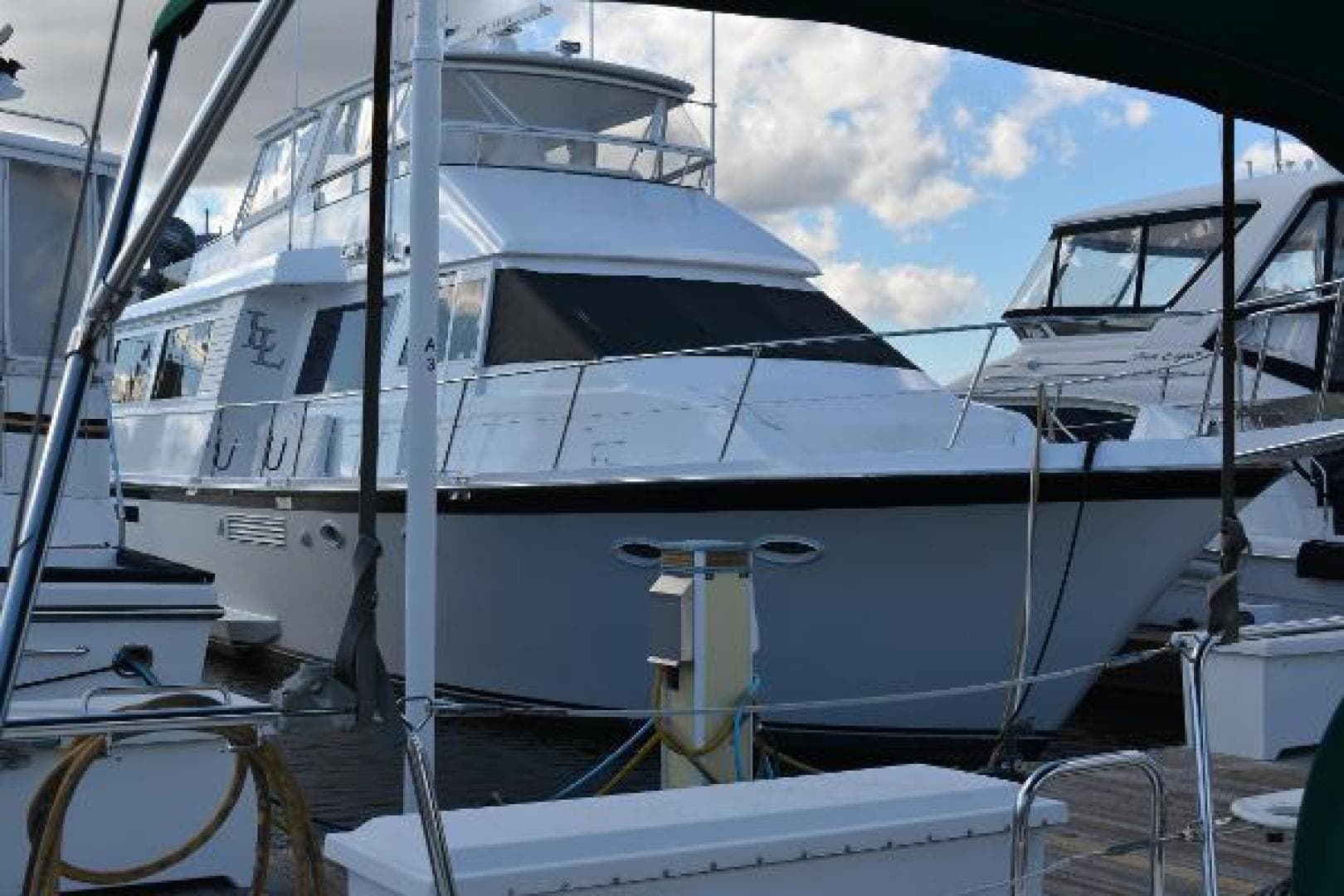 1989 Viking Motor Yacht — photo 1