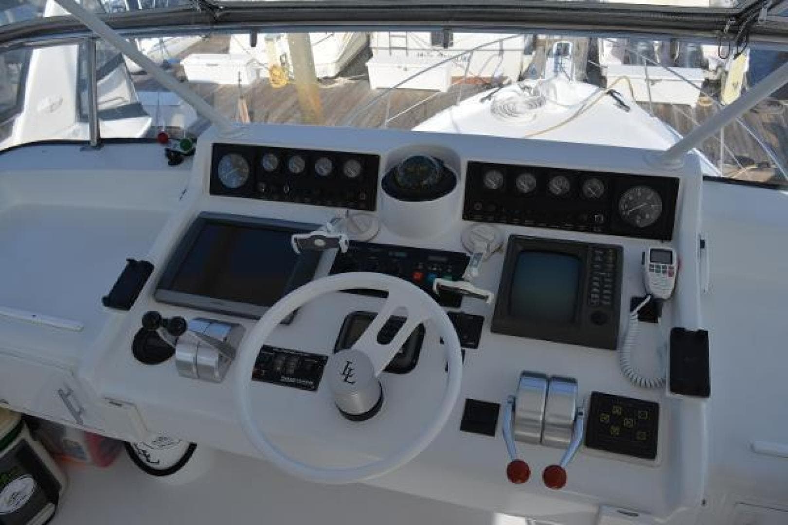 1989 Viking Motor Yacht — photo 24