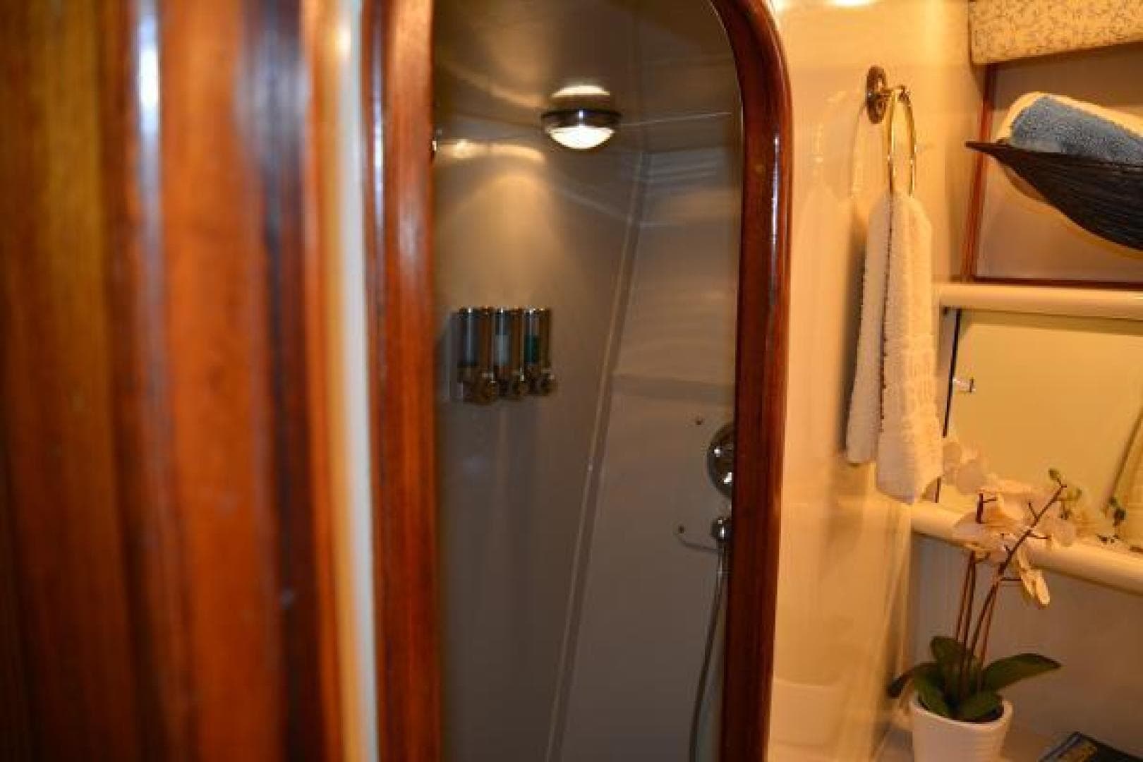 1989 Viking Motor Yacht — photo 66