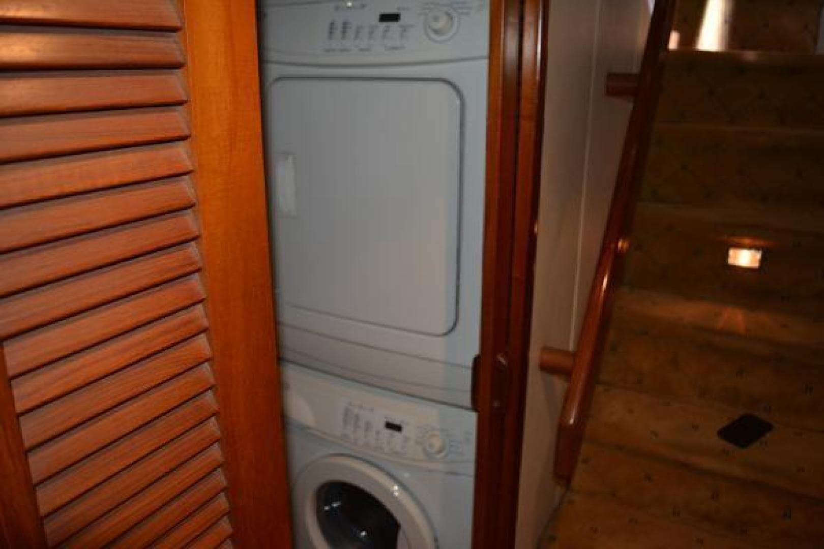 1989 Viking Motor Yacht — photo 88