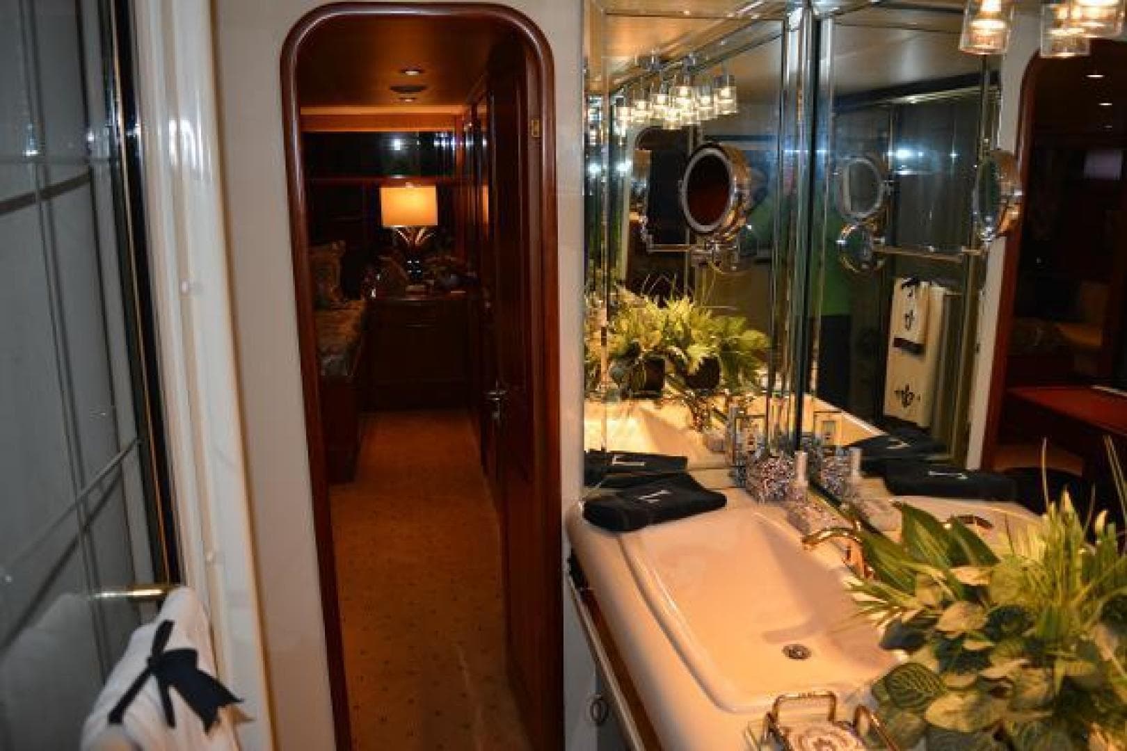 1989 Viking Motor Yacht — photo 86