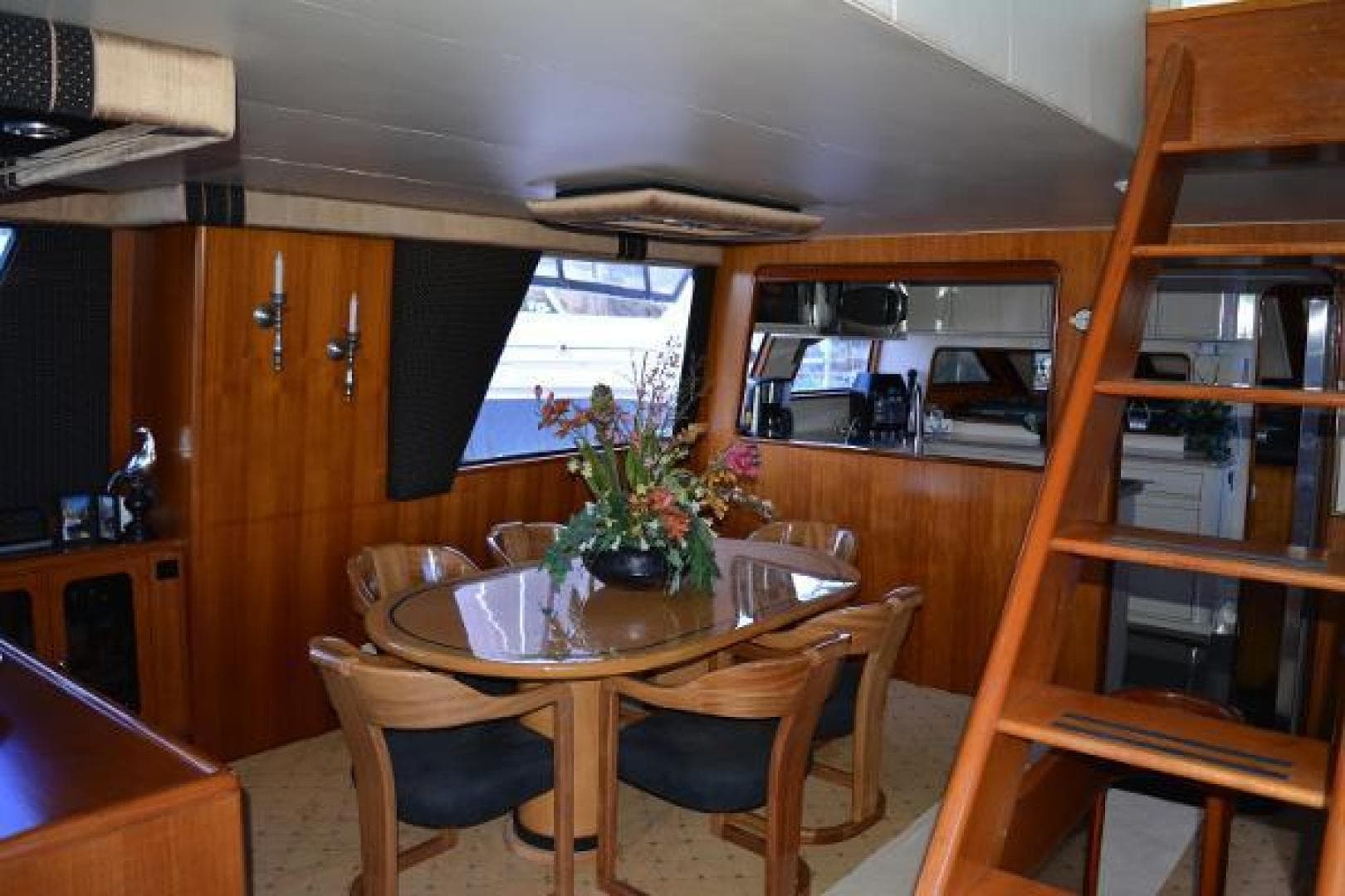 1989 Viking Motor Yacht — photo 57